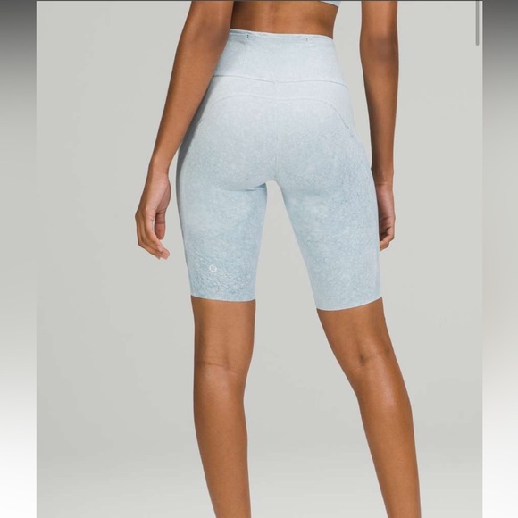 Lululemon Fast and Free Short 10" City Grit White Blue Fog | size 6 - Picture 8 of 10